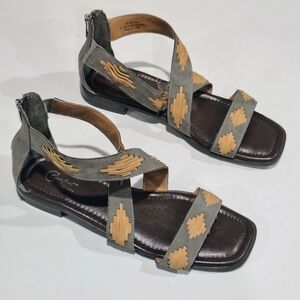 Comfort Est 1946 Chic Gray and Tan Sandals Size 11